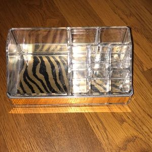 Makeup organizer